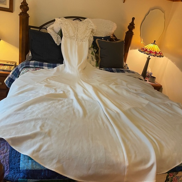 TK DELANEY WEDDING Long Sleeve Lace Dress in size 12 - Picture 16 of 16